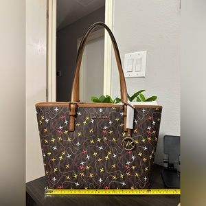 🚨Super Sale Saturday🚨 Michael Kors airplane print tote bag